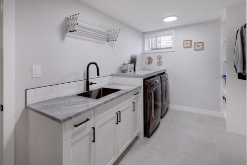 36 Glenview Drive Sw, Calgary, AB - Indoor Photo Showing Laundry Room