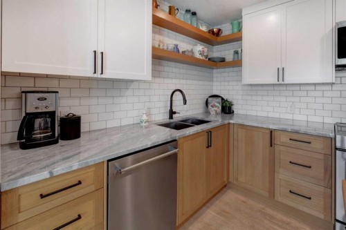 36 Glenview Drive Sw, Calgary, AB - Indoor Photo Showing Kitchen With Double Sink With Upgraded Kitchen