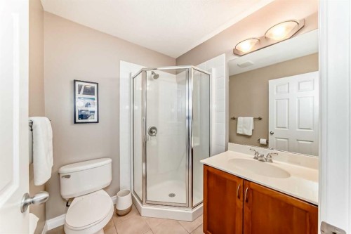 4304-24 Hemlock Crescent Sw, Calgary, AB - Indoor Photo Showing Bathroom