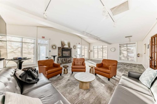 4304-24 Hemlock Crescent Sw, Calgary, AB - Indoor Photo Showing Living Room