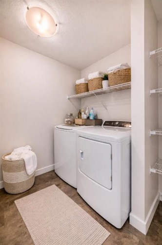 210 Alpine Avenue Sw, Calgary, AB - Indoor Photo Showing Laundry Room