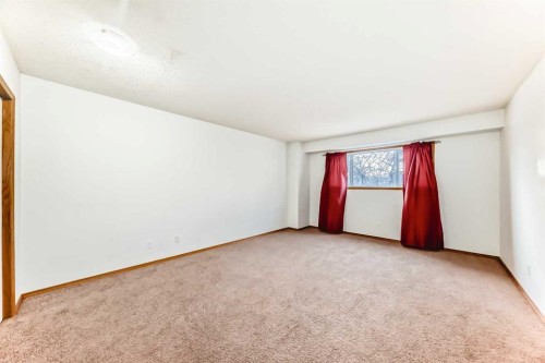 1-642 Mcdougall Road Ne, Calgary, AB - Indoor Photo Showing Other Room