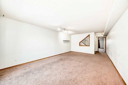 1-642 Mcdougall Road Ne, Calgary, AB - Indoor Photo Showing Other Room