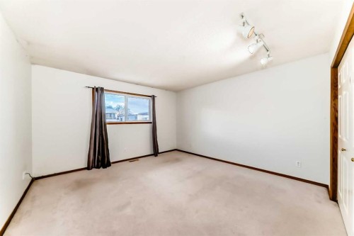 1-642 Mcdougall Road Ne, Calgary, AB - Indoor Photo Showing Other Room