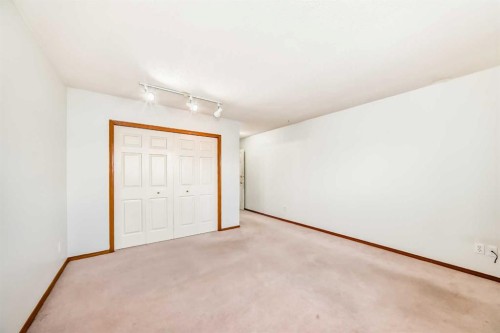 1-642 Mcdougall Road Ne, Calgary, AB - Indoor Photo Showing Other Room