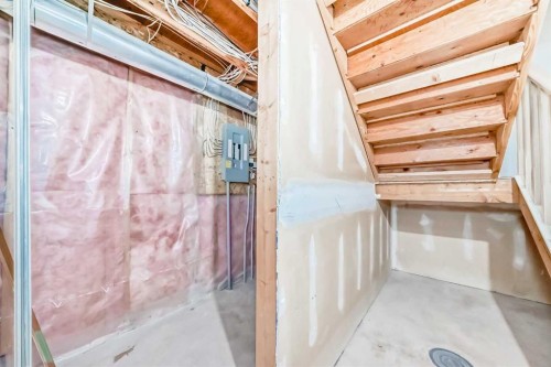 1-642 Mcdougall Road Ne, Calgary, AB - Indoor Photo Showing Other Room