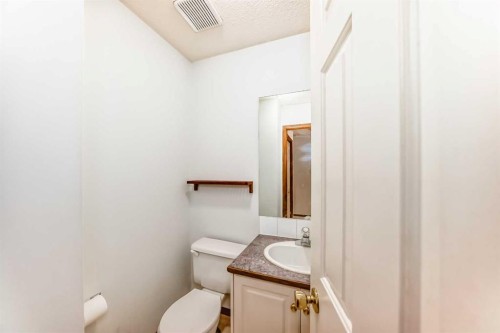 1-642 Mcdougall Road Ne, Calgary, AB - Indoor Photo Showing Bathroom