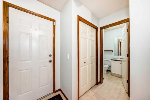 1-642 Mcdougall Road Ne, Calgary, AB - Indoor Photo Showing Other Room