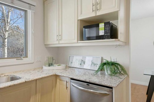 3703 Valdes Place Nw, Calgary, AB - Indoor Photo Showing Kitchen