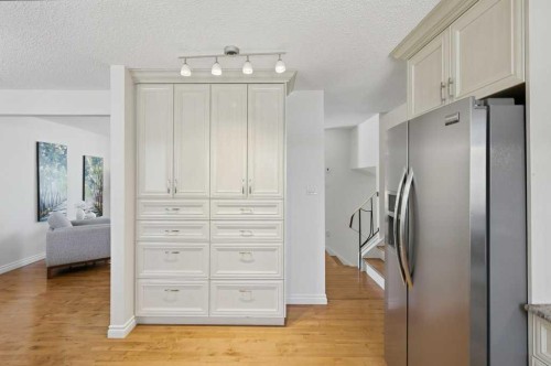 3703 Valdes Place Nw, Calgary, AB - Indoor Photo Showing Other Room