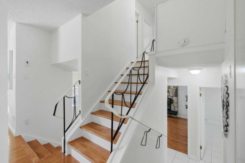 3703 Valdes Place Nw, Calgary, AB - Indoor Photo Showing Other Room