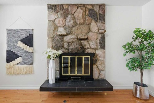 3703 Valdes Place Nw, Calgary, AB - Indoor Photo Showing Other Room