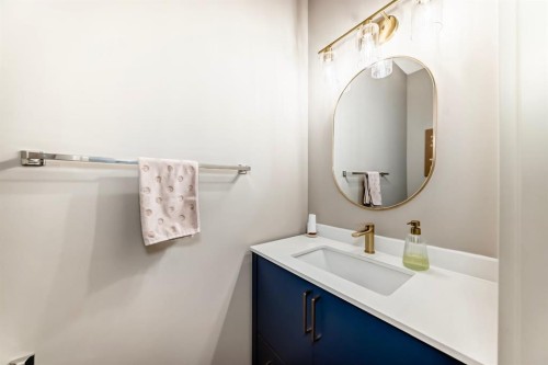 293 Everridge Drive Sw, Calgary, AB - Indoor Photo Showing Bathroom