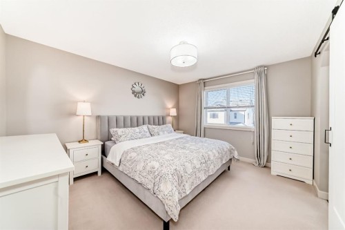 293 Everridge Drive Sw, Calgary, AB - Indoor Photo Showing Bedroom