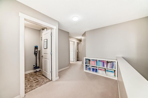 293 Everridge Drive Sw, Calgary, AB - Indoor Photo Showing Other Room