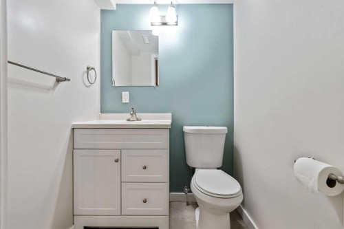 1005 Eagleview Place Nw, High River, AB - Indoor Photo Showing Bathroom