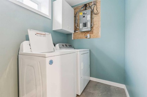 1005 Eagleview Place Nw, High River, AB - Indoor Photo Showing Laundry Room