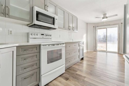 1005 Eagleview Place Nw, High River, AB - Indoor Photo Showing Kitchen