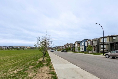44 Howse Drive Ne, Calgary, AB - Outdoor