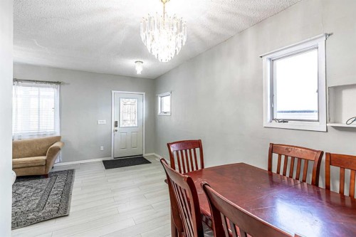 1023 1 Avenue Nw, Calgary, AB - Indoor Photo Showing Dining Room