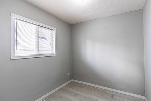 1023 1 Avenue Nw, Calgary, AB - Indoor Photo Showing Other Room