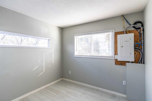 1023 1 Avenue Nw, Calgary, AB - Indoor Photo Showing Other Room