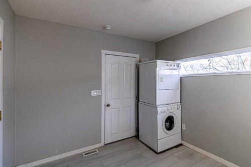 1023 1 Avenue Nw, Calgary, AB - Indoor Photo Showing Laundry Room