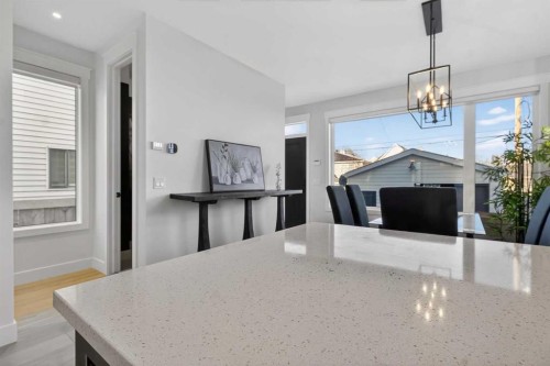 124 26 Avenue Ne, Calgary, AB - Indoor