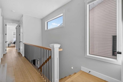 124 26 Avenue Ne, Calgary, AB - Indoor Photo Showing Other Room