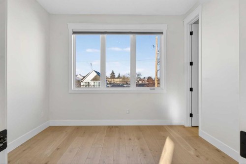 124 26 Avenue Ne, Calgary, AB - Indoor Photo Showing Other Room