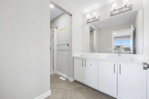 112 Mitchell Walk Nw, Calgary, AB - Indoor Photo Showing Bathroom