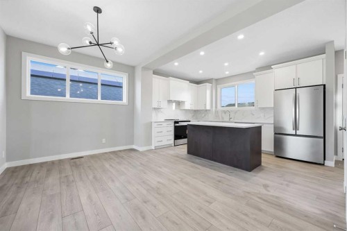 112 Mitchell Walk Nw, Calgary, AB - Indoor Photo Showing Kitchen With Upgraded Kitchen