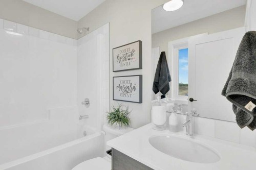 13 Gray Close, Sylvan Lake, AB - Indoor Photo Showing Bathroom