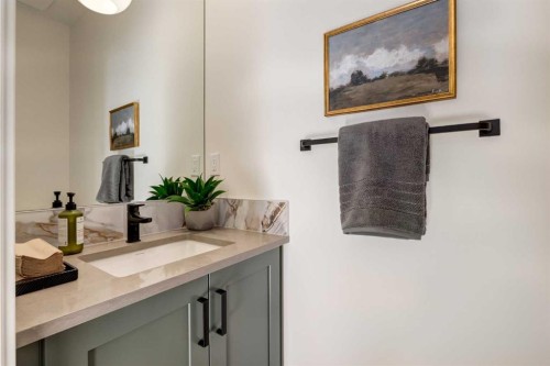 128 Quartz Crescent, Cochrane, AB - Indoor Photo Showing Bathroom