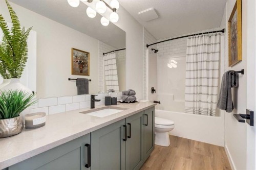 128 Quartz Crescent, Cochrane, AB - Indoor Photo Showing Bathroom