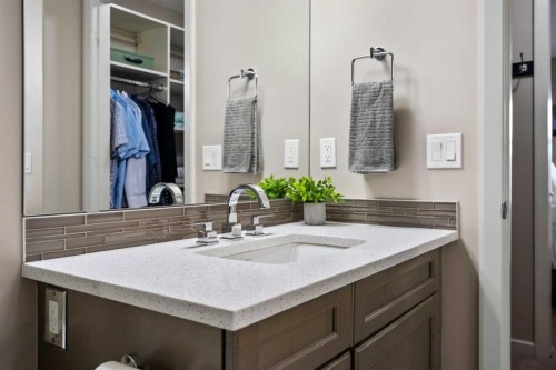 2310-10 Market Boulevard Se, Airdrie, AB - Indoor Photo Showing Bathroom