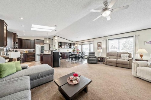 4 Spring Dale Circle Se, Airdrie, AB - Indoor Photo Showing Living Room