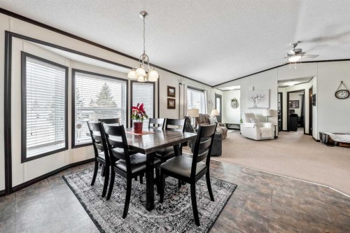 4 Spring Dale Circle Se, Airdrie, AB - Indoor Photo Showing Dining Room