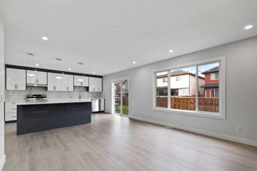 81 Saddlecrest Green Ne, Calgary, AB - Indoor Photo Showing Kitchen