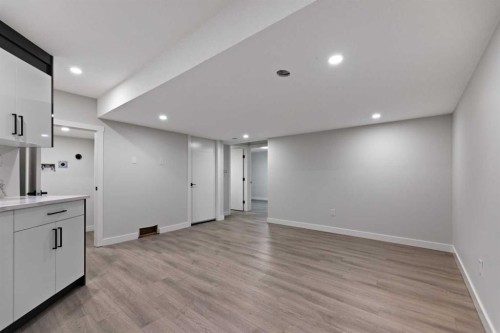 81 Saddlecrest Green Ne, Calgary, AB - Indoor Photo Showing Other Room