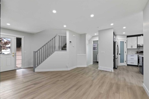 81 Saddlecrest Green Ne, Calgary, AB - Indoor