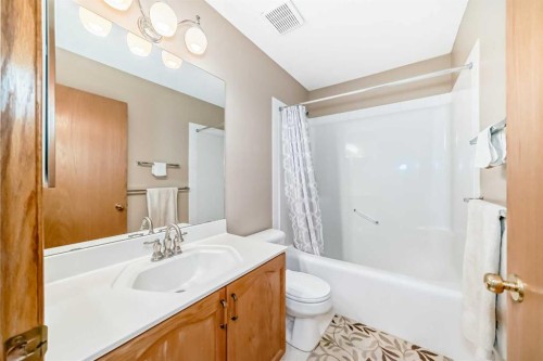120 Cove Road, Chestermere, AB - Indoor Photo Showing Bathroom