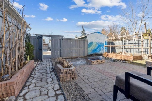 70 Midridge Gardens Se, Calgary, AB - Indoor Photo Showing Bathroom