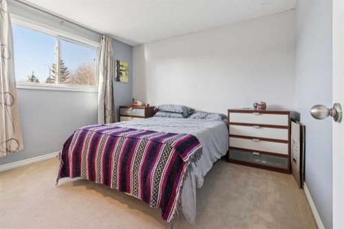 70 Midridge Gardens Se, Calgary, AB - Indoor Photo Showing Bedroom