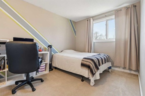 70 Midridge Gardens Se, Calgary, AB - Indoor Photo Showing Bedroom