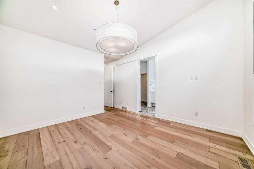923 36A Street Nw, Calgary, AB - Indoor Photo Showing Other Room