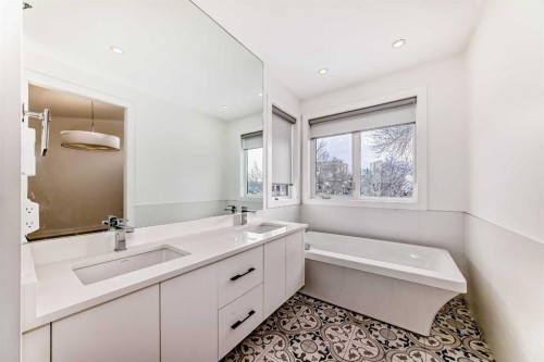 923 36A Street Nw, Calgary, AB - Indoor Photo Showing Bathroom