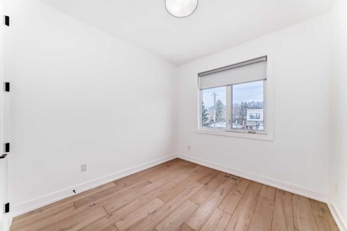 923 36A Street Nw, Calgary, AB - Indoor Photo Showing Other Room