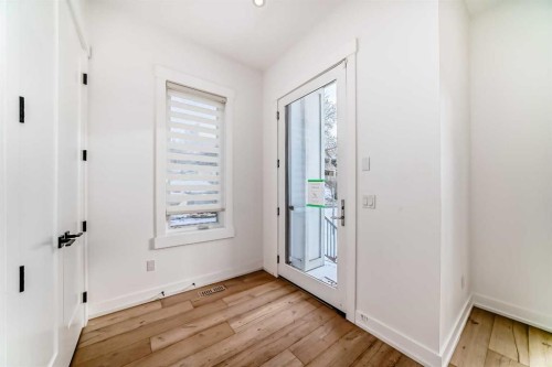 923 36A Street Nw, Calgary, AB - Indoor Photo Showing Other Room