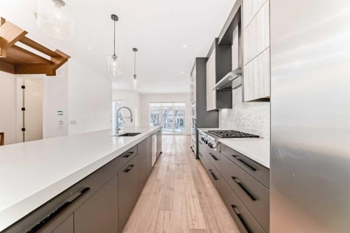 923 36A Street Nw, Calgary, AB - Indoor Photo Showing Kitchen With Upgraded Kitchen